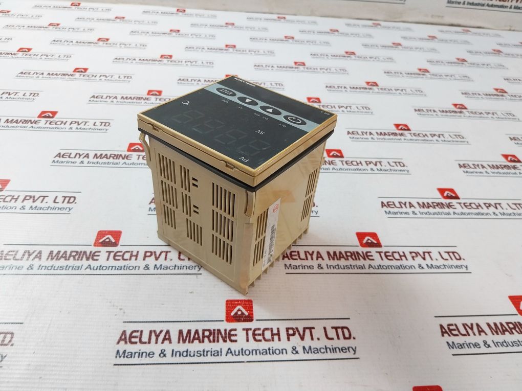 Shimaden Sr3-6I-1W_A00 Temperature Controller 100-240Vac 50/60Hz