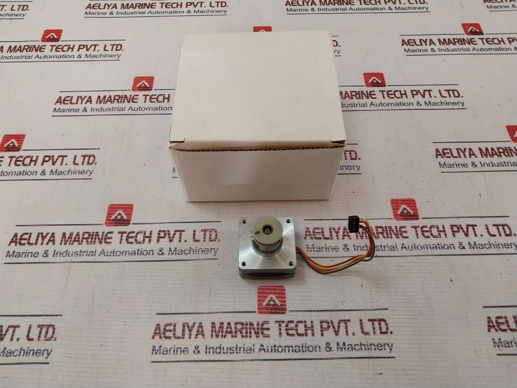Shinano Kenshi Sth-39C013-01 Stepper Motor 05120