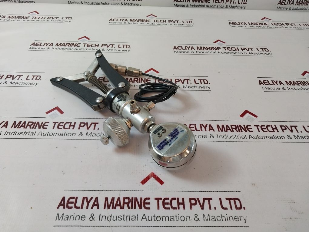 Si Pressure Tp1 Hand Held Test Pump Pressure Calibrator With Gauge Set