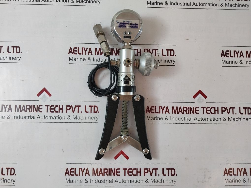 Si Pressure Tp1 Hand Held Test Pump Pressure Calibrator With Gauge Set