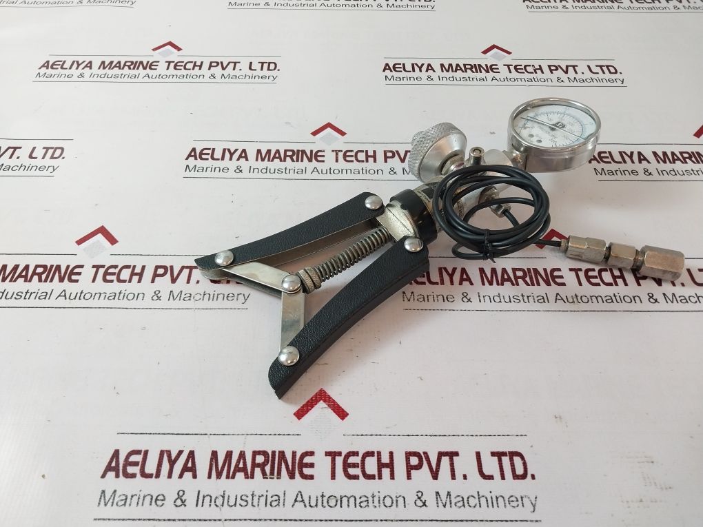 Si Pressure Tp1 Hand Held Test Pump Pressure Calibrator With Gauge Set