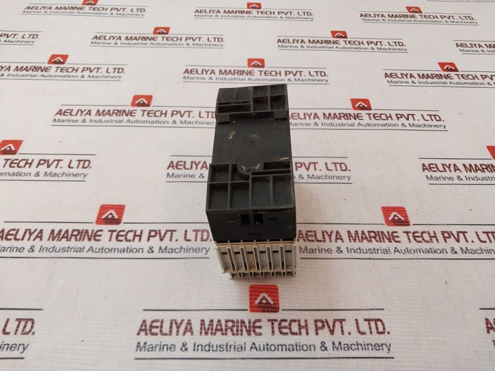 Siemens 3Rb2283-4Aa1 Solid-state Overload Relay 300Vac 50/60Hz