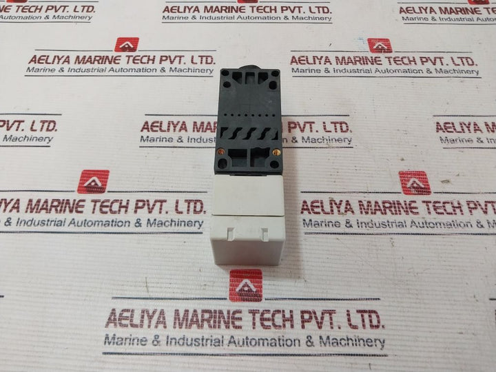 Siemens 3Rg4031-6Kd00 Proximity Switch Sensor 20-265V