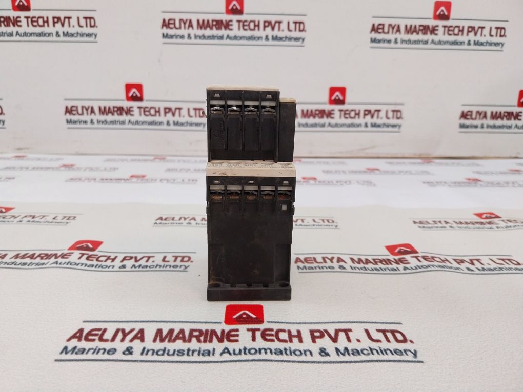 Siemens 3Rh1140-1Bb40 Auxiliary Contactor With 3Rh1911-1Ga22 Contact Block