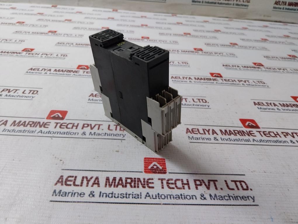 Siemens 3Rn1022-1Dw00 300V Temperature Monitoring Relay