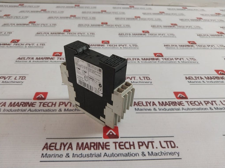 Siemens 3Rp1525-1Bq30 Timing Relay 300V