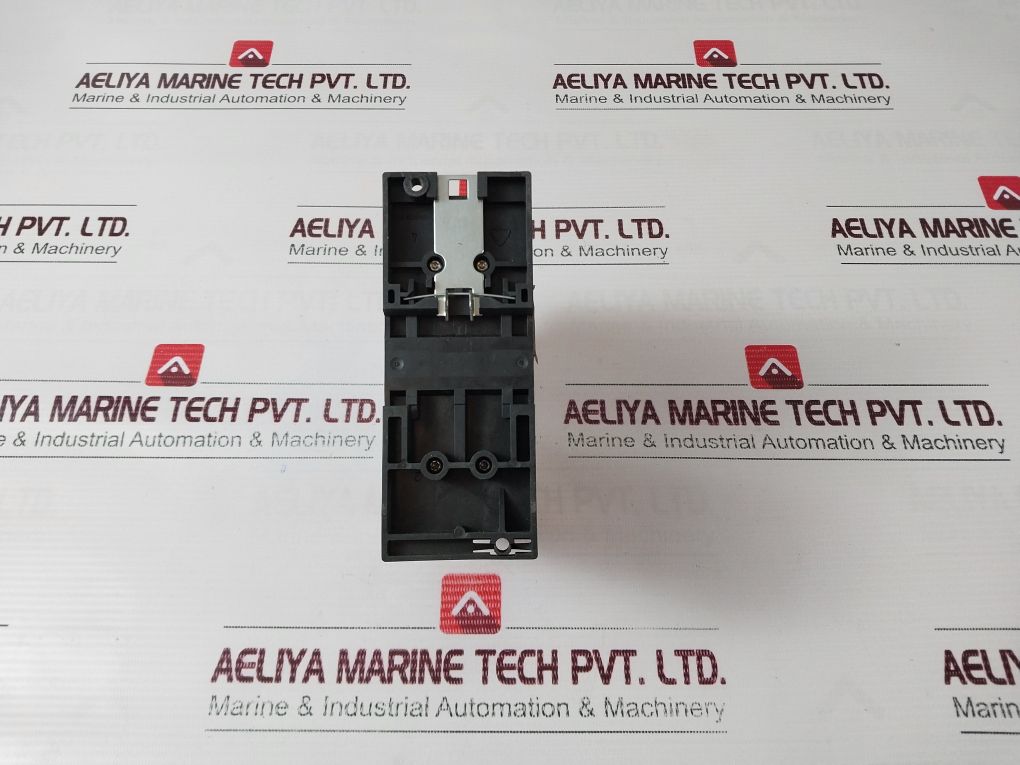 Siemens 3Rv1031-4Ha10 Circuit Breaker 650A 600V