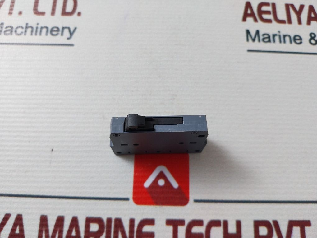 Siemens 3Rv2901-1E Auxiliary Switch 300V