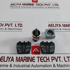Siemens 3Sb3400-0D Selector Switch With Contact Block Set