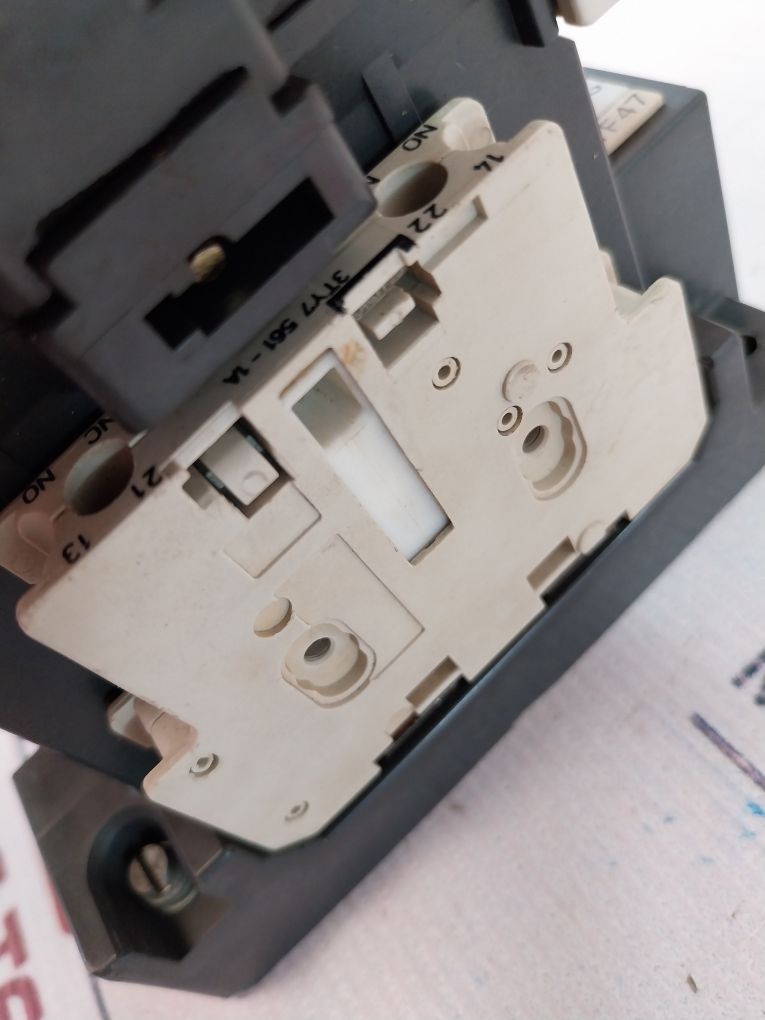 Siemens 3Tf47 Contactor 80A 220V 60Hz