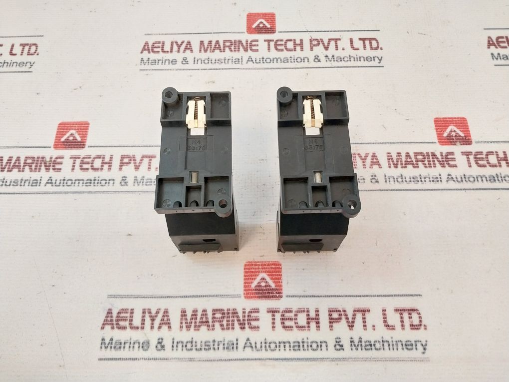 Siemens 3Ux1 418 Foot Mounting Bracket 3Ua50