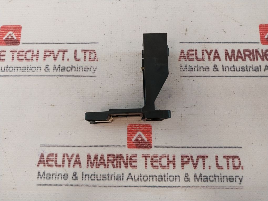 Siemens 3Ux1 418 Foot Mounting Bracket 3Ua50