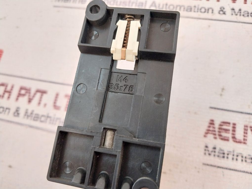 Siemens 3Ux1 418 Foot Mounting Bracket 3Ua50