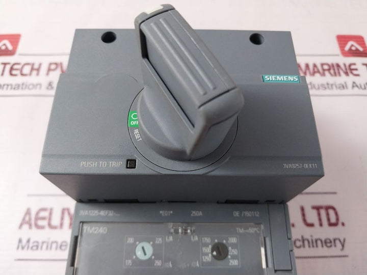 Siemens 3Va1225-4Ef32-0Aa0 Circuit Breaker