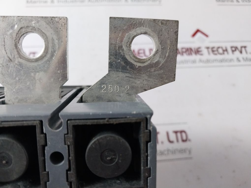 Siemens 3Vt2 Circuit Breaker 3Vt2725-2Aa36-0Aa0