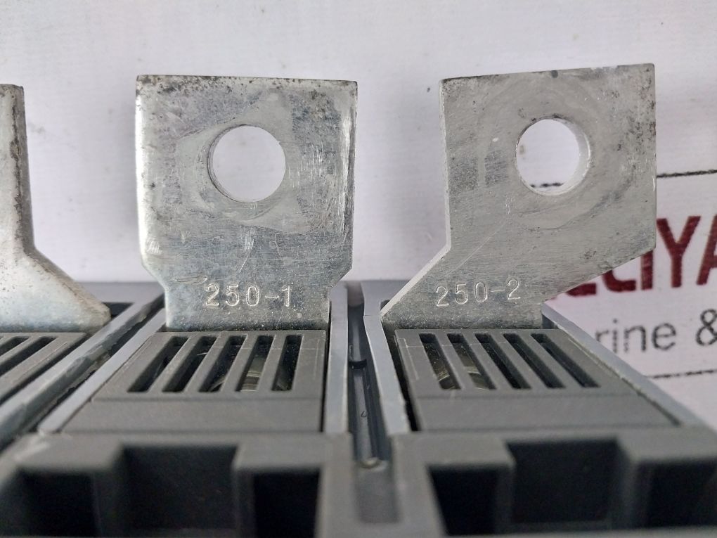 Siemens 3Vt2 Circuit Breaker 3Vt2725-2Aa36-0Aa0