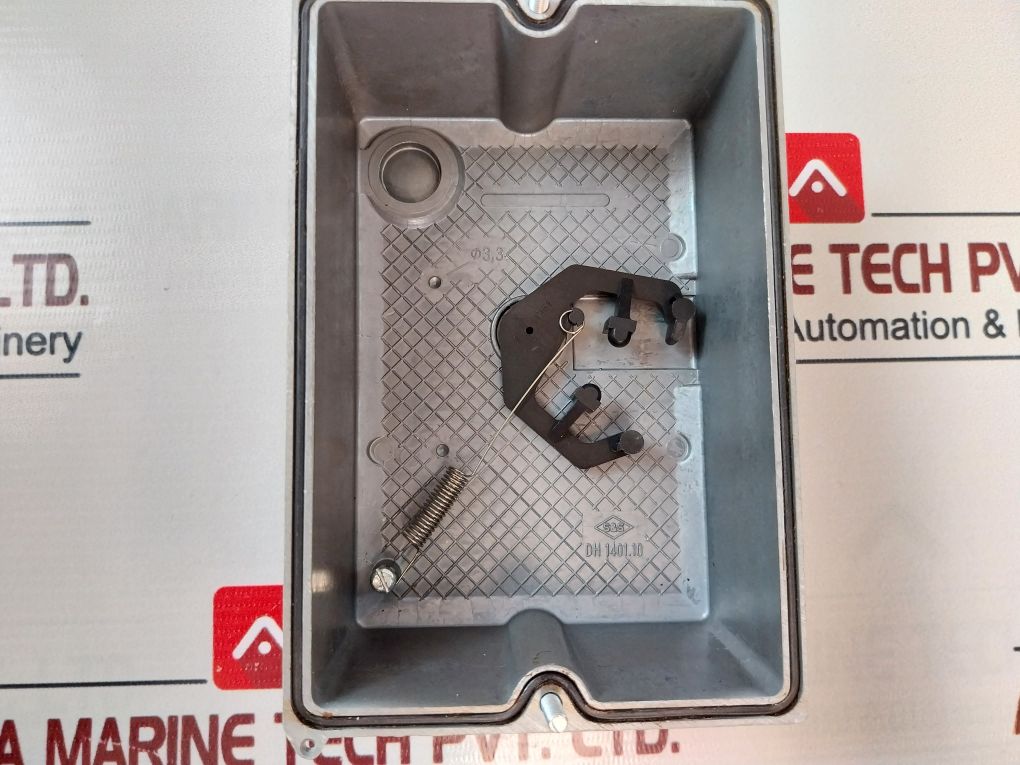 Siemens 3Vu91 33-2Da00 Cast Housing