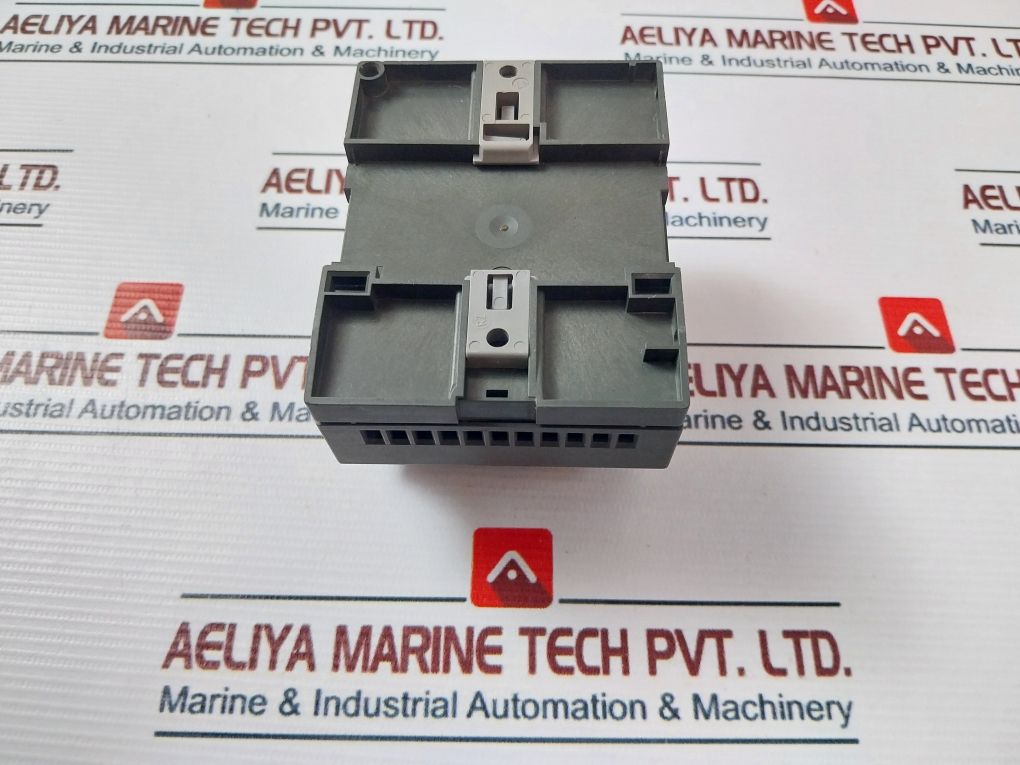 Siemens 6Ed1 052-1Hb00-0Ba5 Input 8 Output 4 Relay 240V 10A