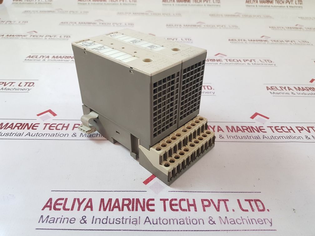 Siemens 6es5 452-8mr11 relay output, 6es5 470-8mc12 analog output with base