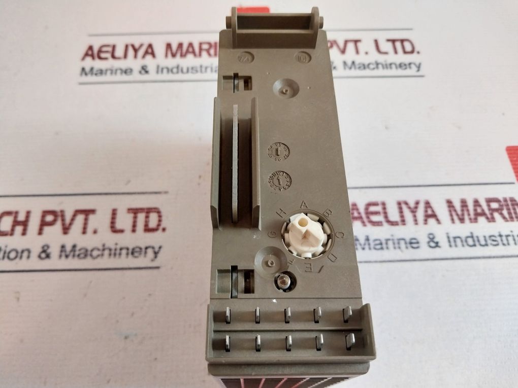 Siemens 6Es5 470-8Ma12 Analog Output Module 24V