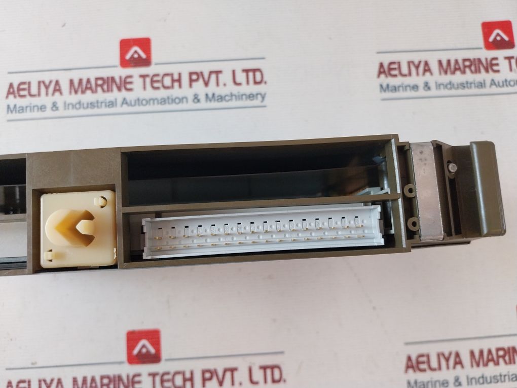 Siemens 6Es5 491-0Lb11 Adaption Casing Ac 250V