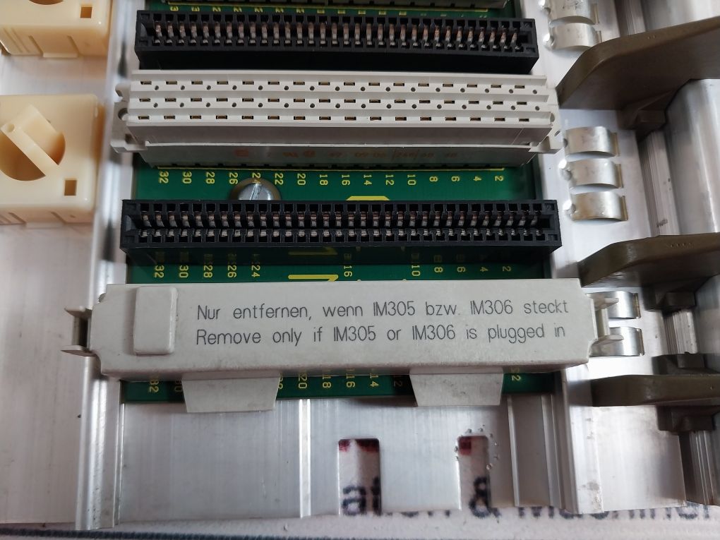 Siemens 6Es5 700-2La12 Subrack