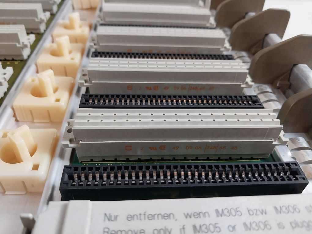 Siemens 6Es5 700-2La12 Subrack