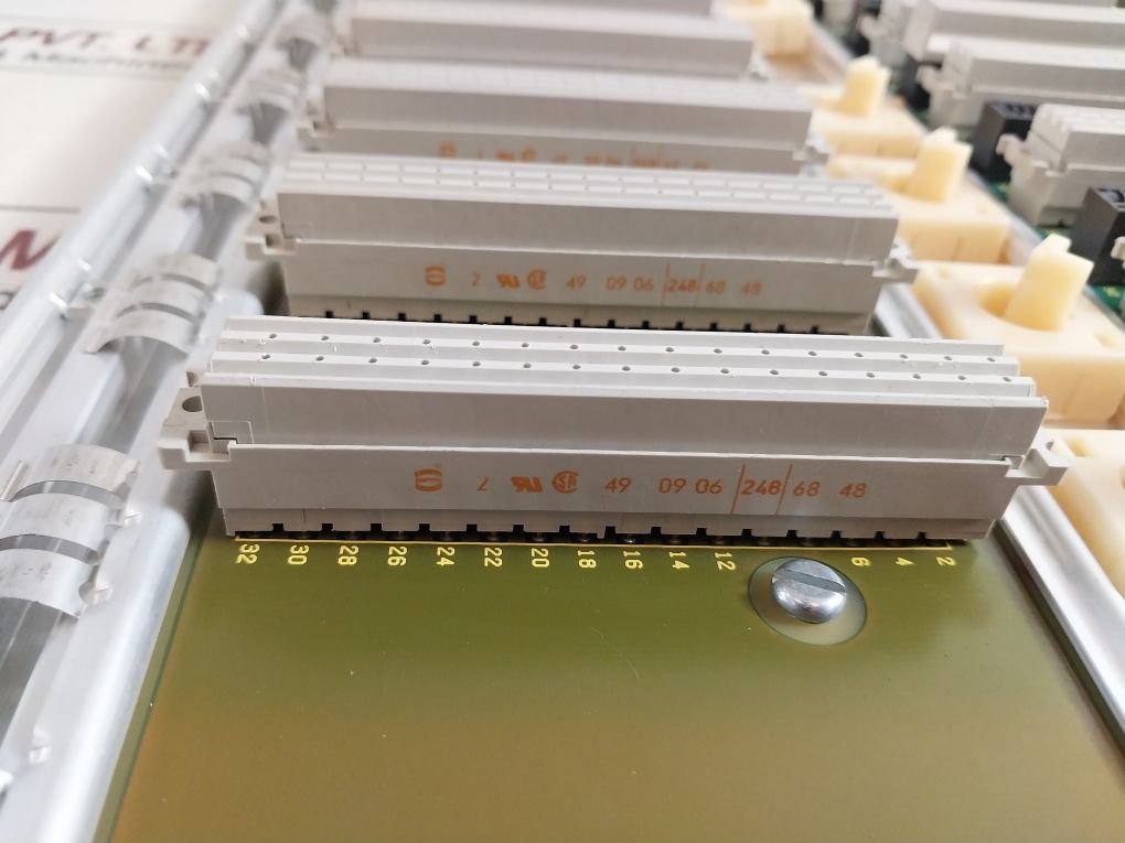 Siemens 6Es5 700-2La12 Subrack