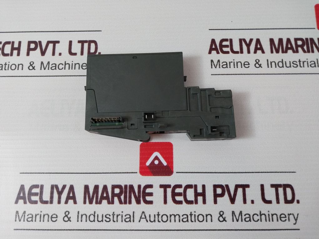 Siemens 6Es7 131-4Bb00-0Ab0 Input Module With 6Es7 193-4Cb10-0Aa0 