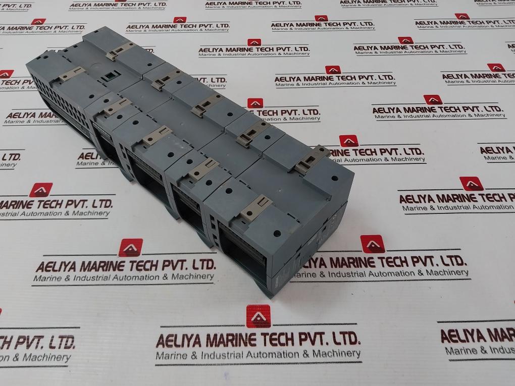 Siemens 6Es7 223-1Bl30-0Xb0 Analog Input And Output Module 24Vdc