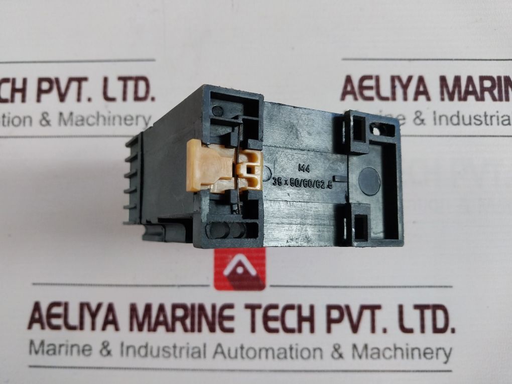 Siemens 7Pu2240-1Bn32-oz Electronic Timer On Delay 0.6-6 Sec. 240V 5A