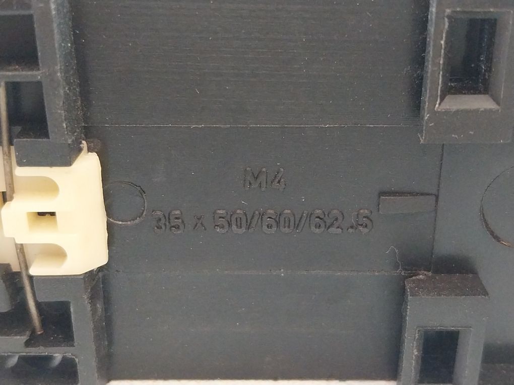 Siemens 7Pu2240-2Bn32-0Z On Delay Timer 6-60 Sec