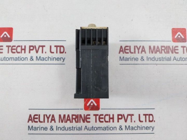 Siemens 7Pu2240-2Bn32-0Z On Delay Electronic Timer