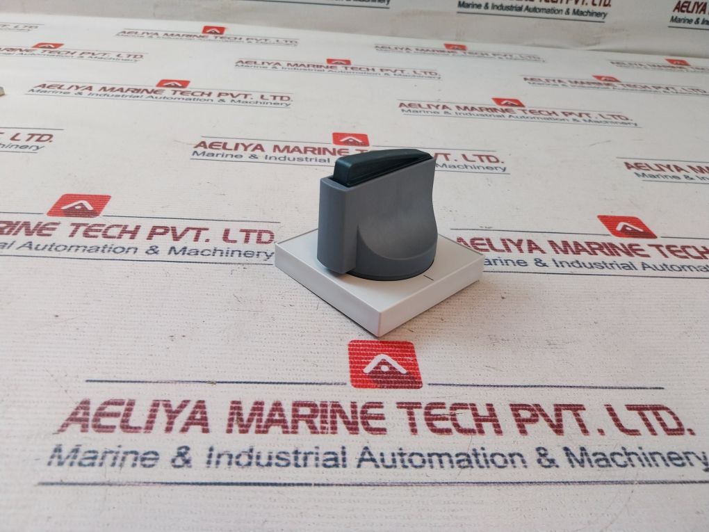 Siemens 8Uc7111-1Bb10 Rotary Mechanism Door Operating W/Handle