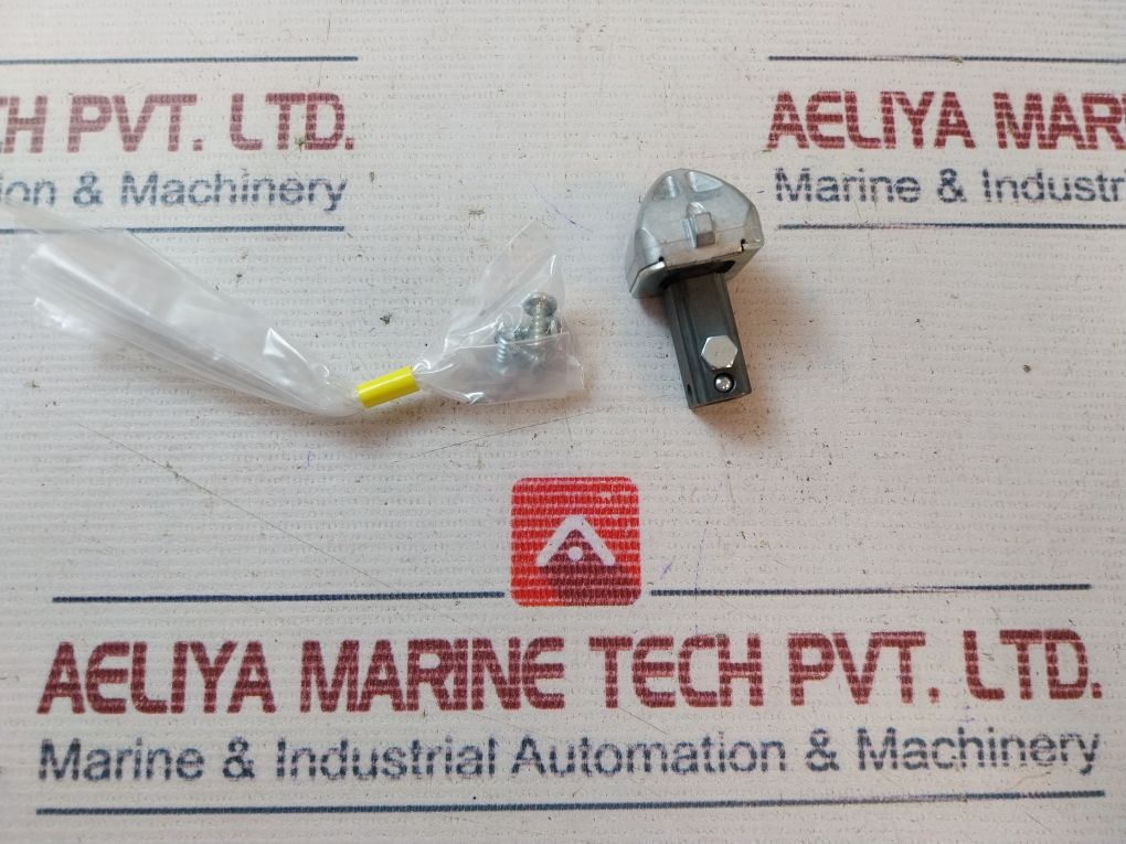 Siemens 8Uc7111-1Bb10 Rotary Mechanism Door Operating W/Handle
