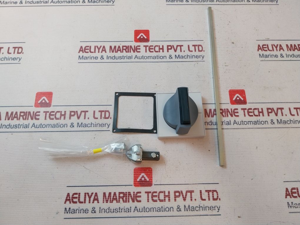 Siemens 8Uc7111-1Bb10 Rotary Mechanism Door Operating W/Handle