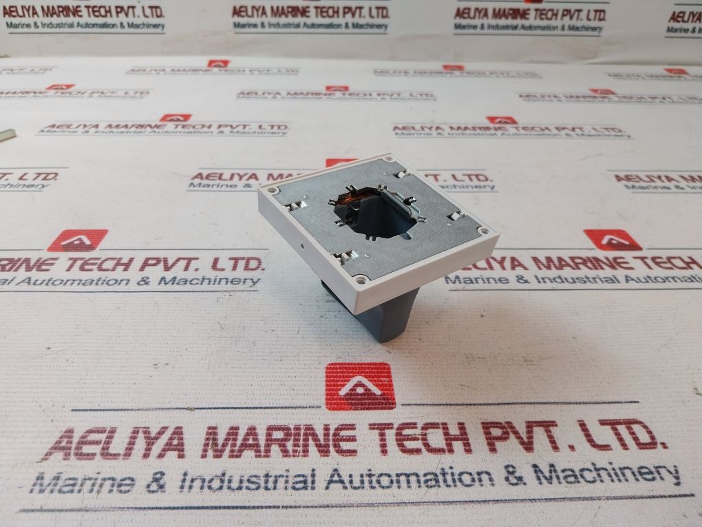 Siemens 8Uc7111-1Bb10 Rotary Mechanism Door Operating W/Handle