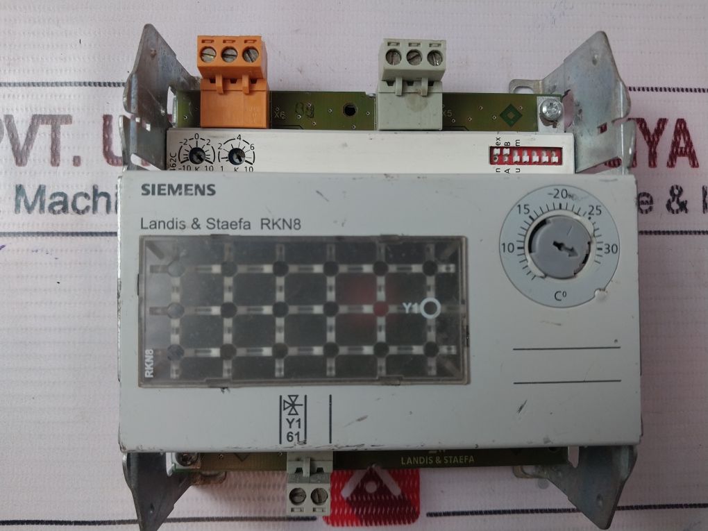 Siemens Rkn8 Landis & Staefa Universal Controller