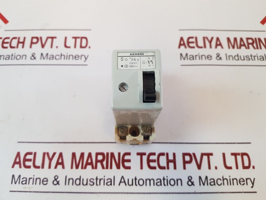 Siemens S G 2A S Circuit Breaker With Base 250V---