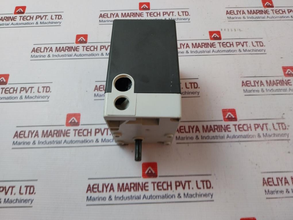 Siemens Sqn31.402A1700 Servo Motor 7(1)A, 250V