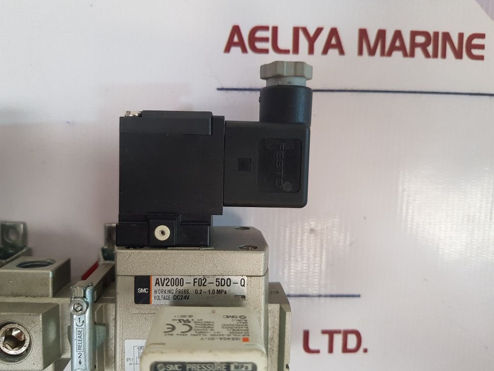 Smc Av2000-x1Q7197C Air Comb With Av2000-f02-5D0-q Valve And Ise40A-01-y