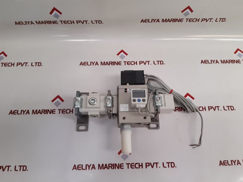 Smc Av4000-04-5Dz Soft Start Up Valve With Ise40A-01-y Pressure Switch