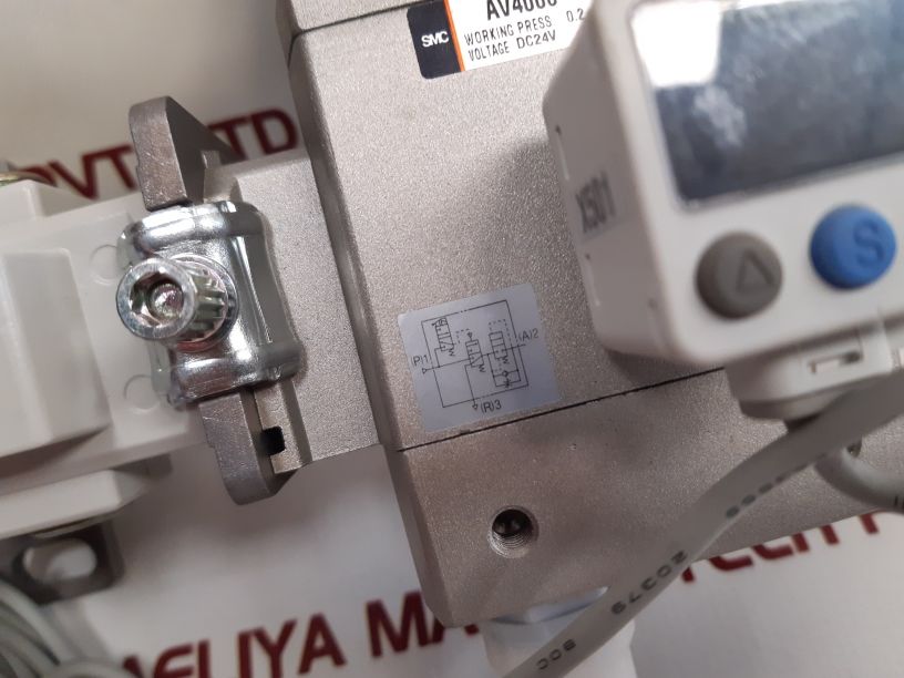 Smc Av4000-04-5Dz Soft Start Up Valve With Ise40A-01-y Pressure Switch