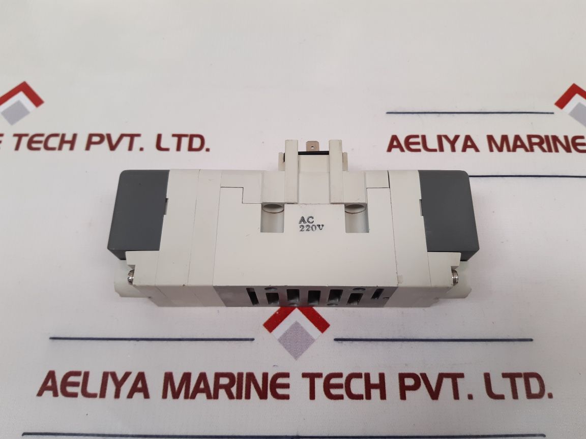 Smc I-vq7-6-fig-d-9Zr (220Vac) Iso Solenoid Valve New