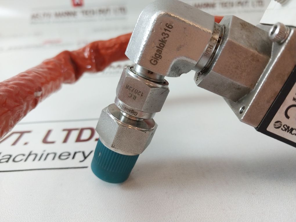 Smc Pf3W704-f03-b-m Flow Switch For Water