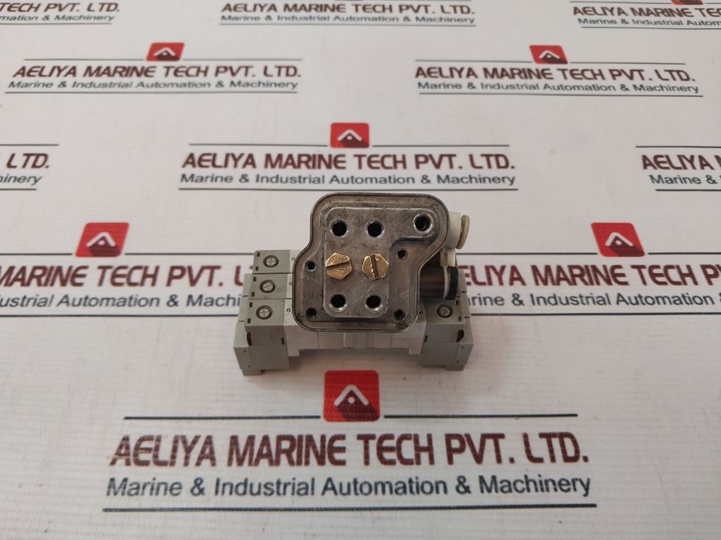 Smc Syj3233-5Mr Solenoid Valve 24 Vdc