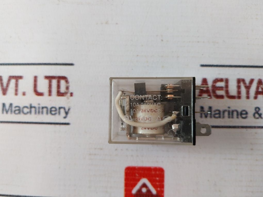 Soke/Omron Jqx-13F-ly2C Relay With Base 10A 250Vac 30Vdc
