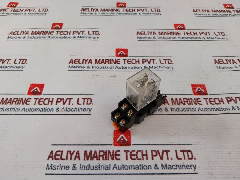 Soke/Omron Jqx-13F-ly2C Relay With Base 10A 250Vac 30Vdc