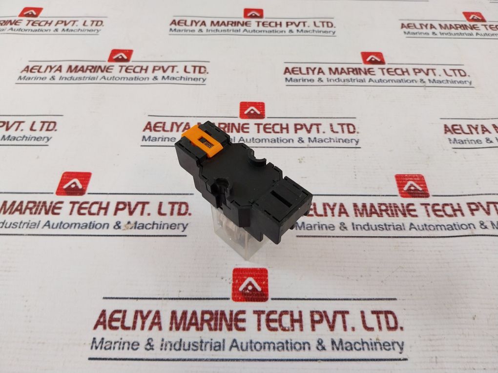 Soke/Omron Jqx-13F-ly2C Relay With Base 10A 250Vac 30Vdc