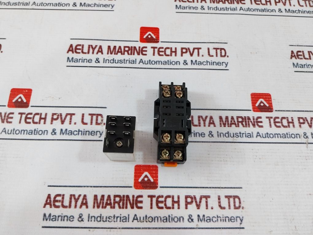 Soke/Omron Jqx-13F-ly2C Relay With Base 10A 250Vac 30Vdc